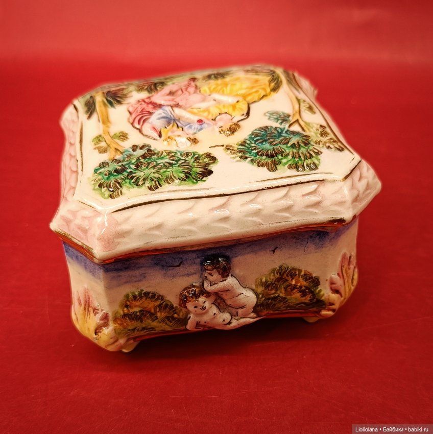 Шкатулка Галантная пара Путти Италия Каподимонте (фото 4)