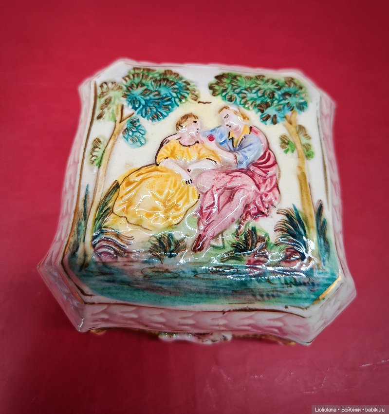Шкатулка Галантная пара Путти Италия Каподимонте (фото 2)
