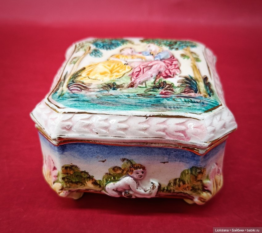 Шкатулка Галантная пара Путти Италия Каподимонте