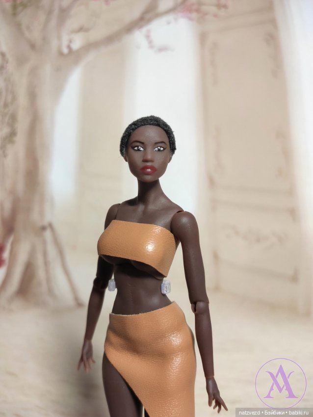 Фэшн девушка формата 1/12