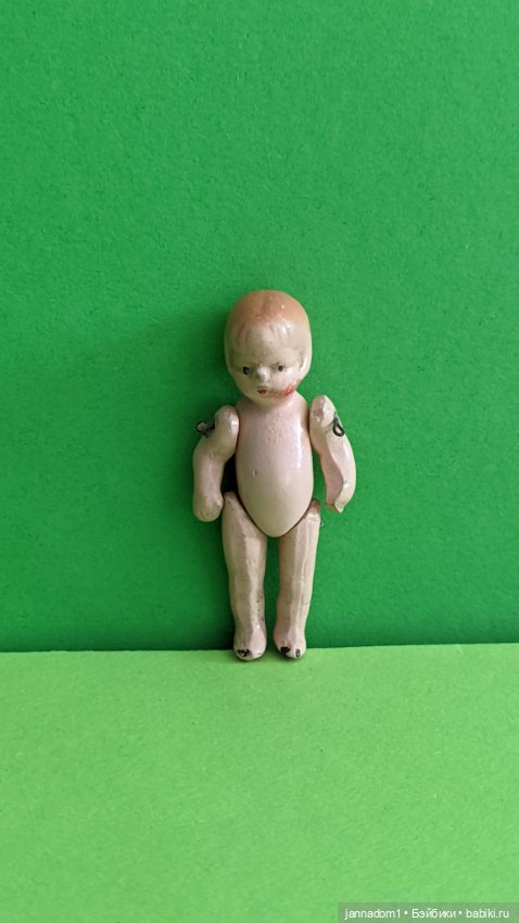 Маленькая керамическая куколка с рельефными волосами, высота 5.5 см (фото 2)