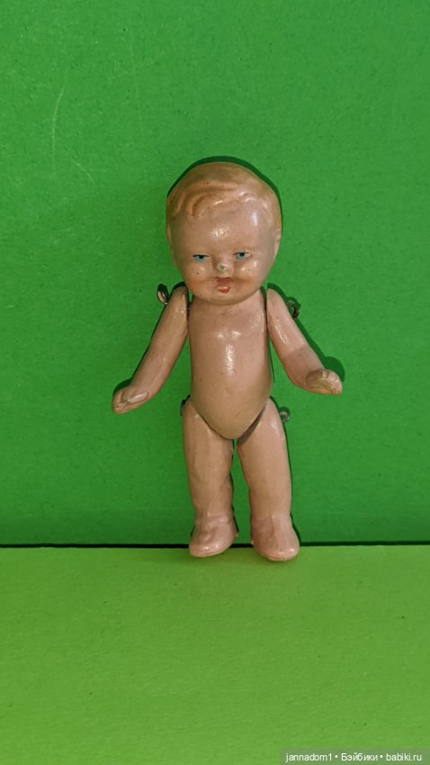 Керамический пупсик Ari с рельефными волосами, высота 7 см (фото 6)