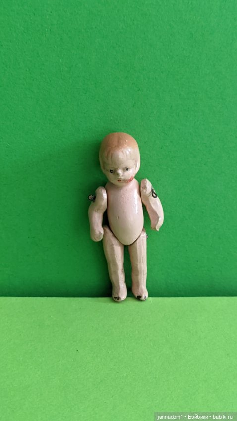 Маленькая керамическая куколка с рельефными волосами, высота 5.5 см (фото 4)
