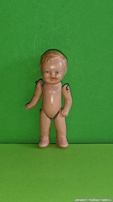 Керамический пупсик Ari с рельефными волосами, высота 7 см