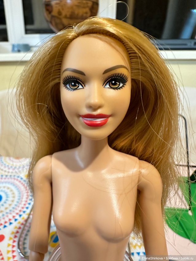 Barbie Саммер с ярким макияжем (фото 4)