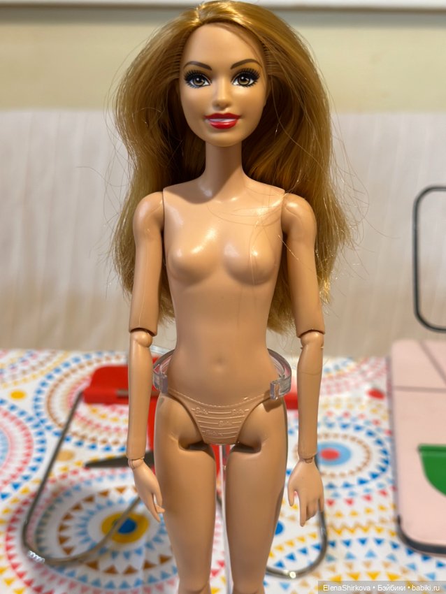 Barbie Саммер с ярким макияжем (фото 2)