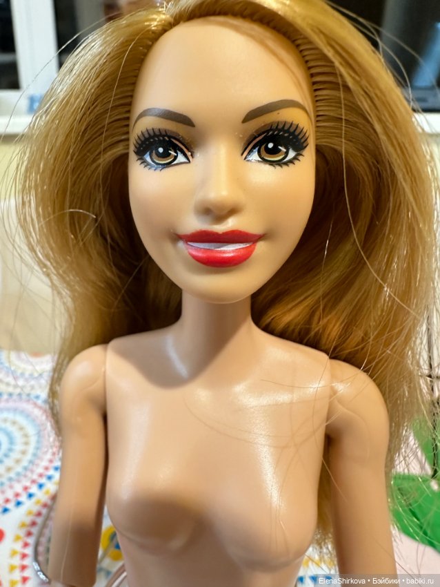 Barbie Саммер с ярким макияжем (фото 5)