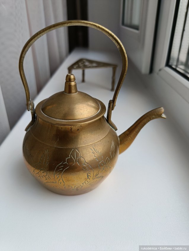 Винтажный латунный чайничек на подставке (фото 3)