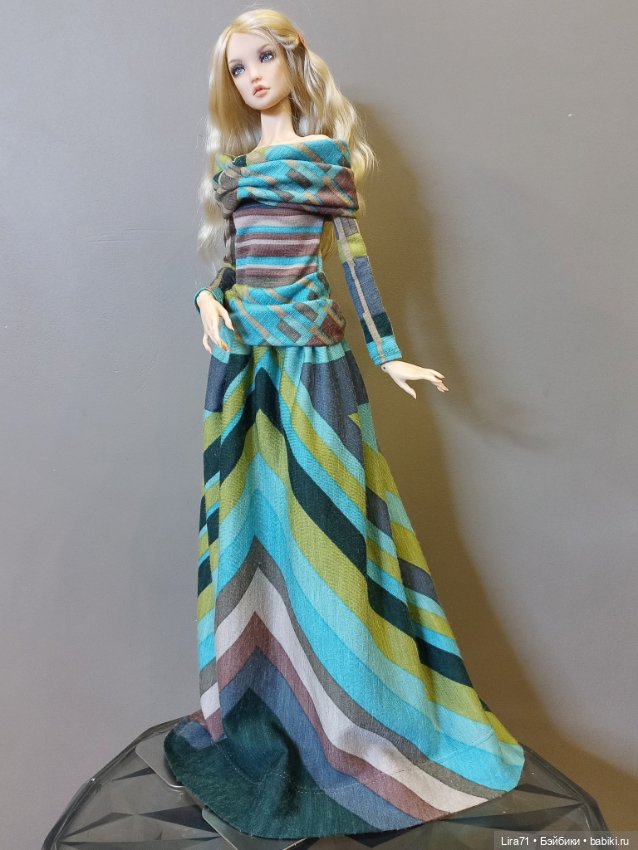 Платье из итальянского трикотажа на девочек 1/4