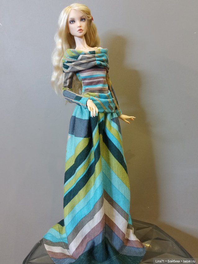 Платье из итальянского трикотажа на девочек 1/4