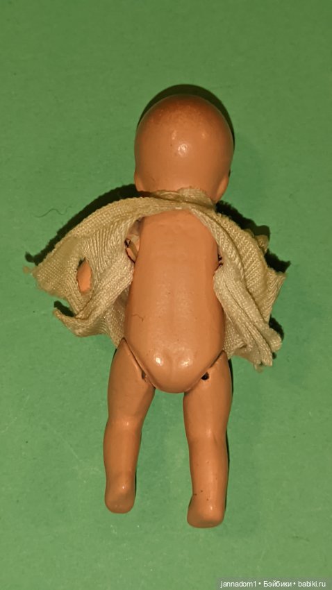 Керамический пупсик Tebu в кофточке, высота 7,5 см (фото 5)