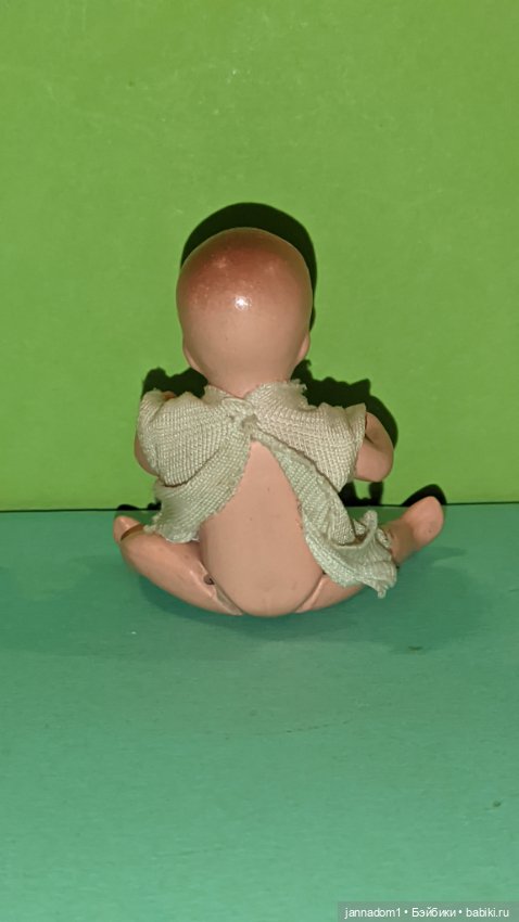 Керамический пупсик Tebu в кофточке, высота 7,5 см (фото 3)