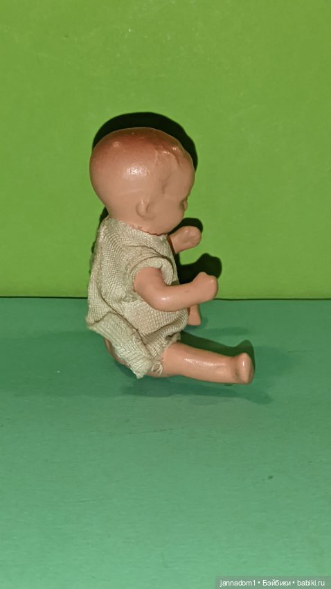 Керамический пупсик Tebu в кофточке, высота 7,5 см (фото 4)
