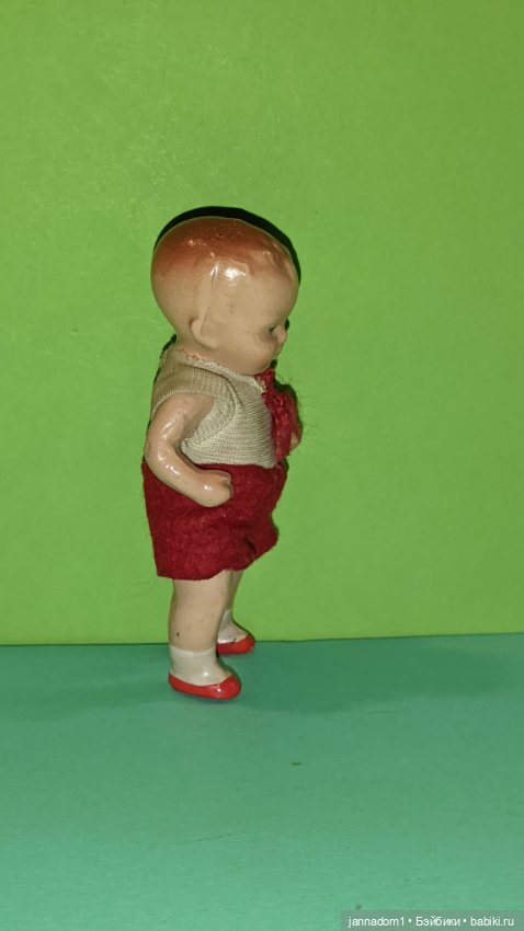 Керамический пупсик Tebu Теоdor Buschbaum в шортиках, высота 9 см (фото 4)
