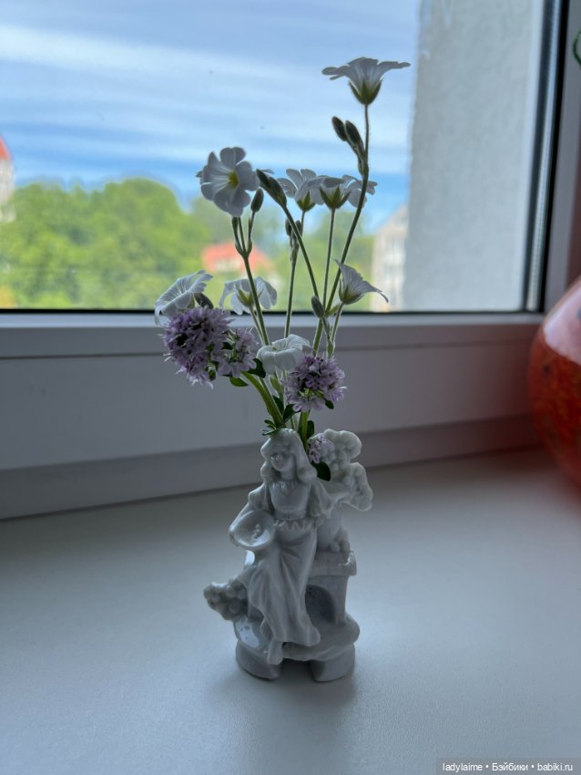 Редкая антикварная фигурка - вазочка - 8,3 см