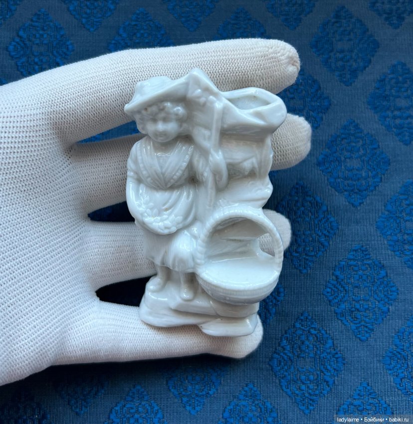 Редкая антикварная фигурка - вазочка - 8,2 см