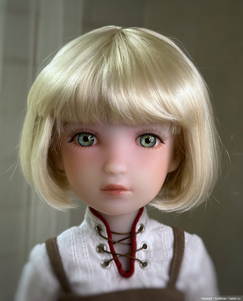 Новый парик каре "платиновый блонд" на Руби Ред 37 см