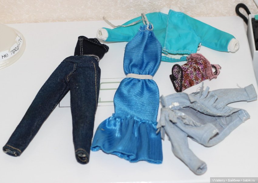 Лот одежды на барби голубой