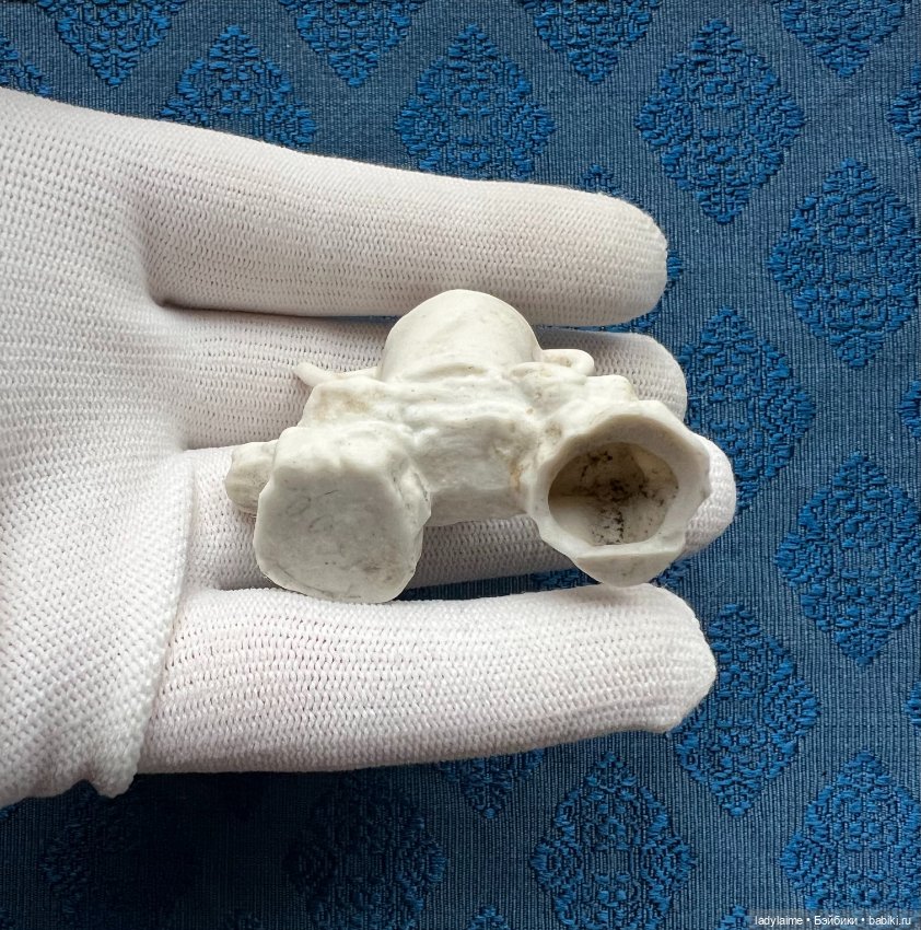 Антикварная фигурка - лейка на скамейке - 5 см х 4,5 см (фото 4)