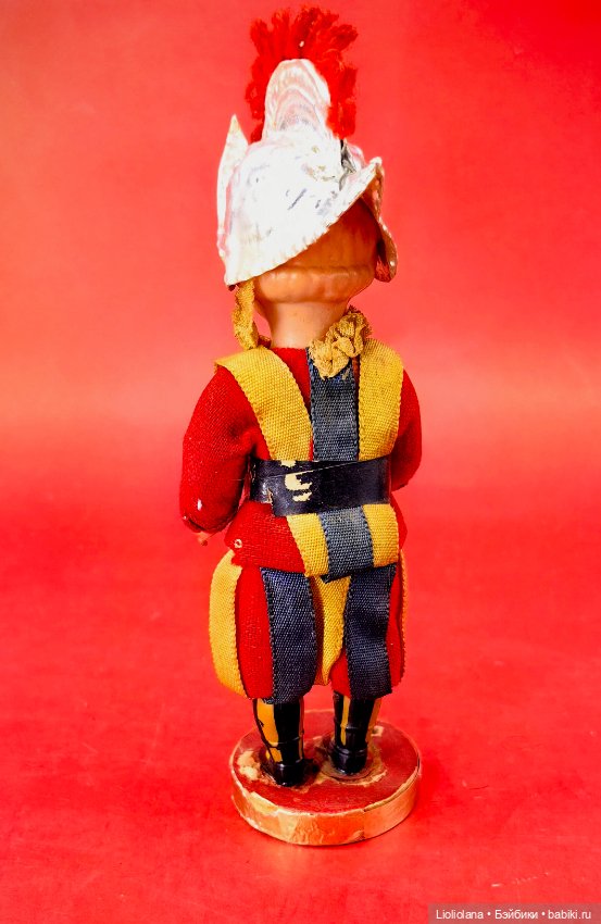 Винтажные куклы-гвардейцы