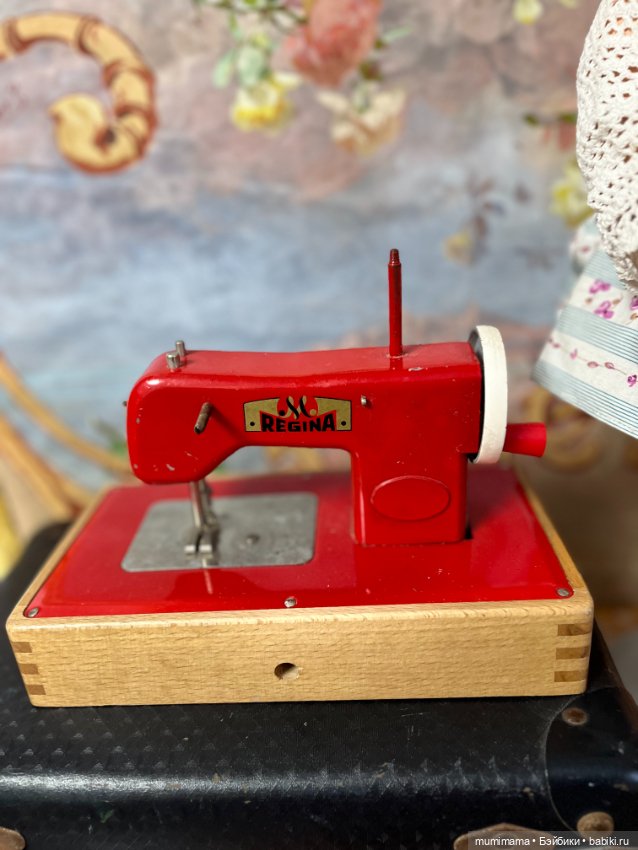 Очаровательная флиртушка KÖNIG & WERNICKE 777 со швейной машинкой рост 54 см