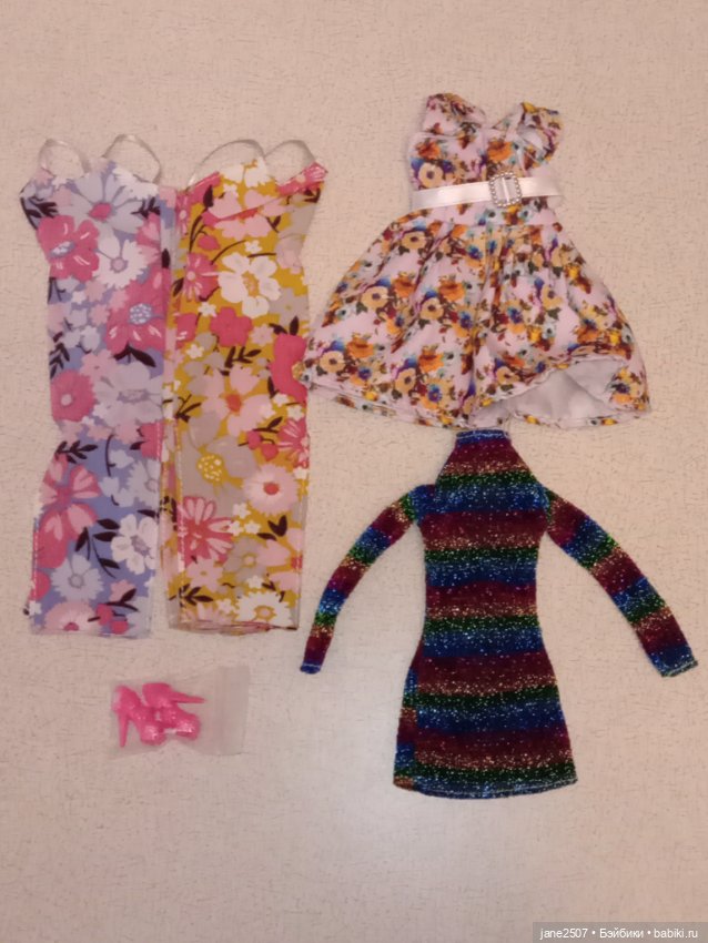 Лот одежды для Барби и других кукол 12 дюймов (платья, туфли)