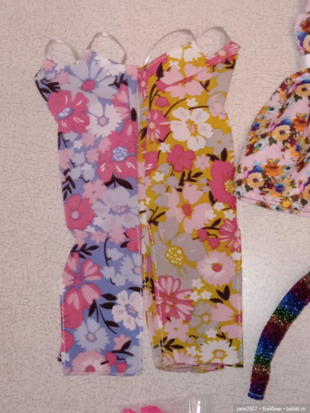 Лот одежды для Барби и других кукол 12 дюймов (платья, туфли) (фото 3)