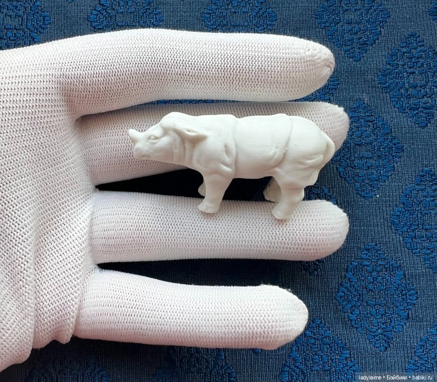 Антикварная фигурка Носорог - 5,5 см х 2,8 см