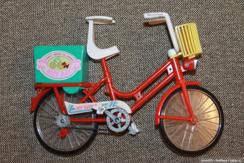 Редкая винтажная велосипедистка от Тому