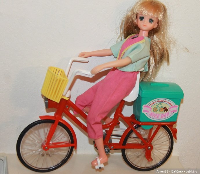 Редкая винтажная велосипедистка от Тому