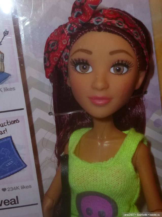 Project MC2 Camryn's Skateboard Experiment NRFB (шарнирная) - размер Барби, Момоко (фото 4)