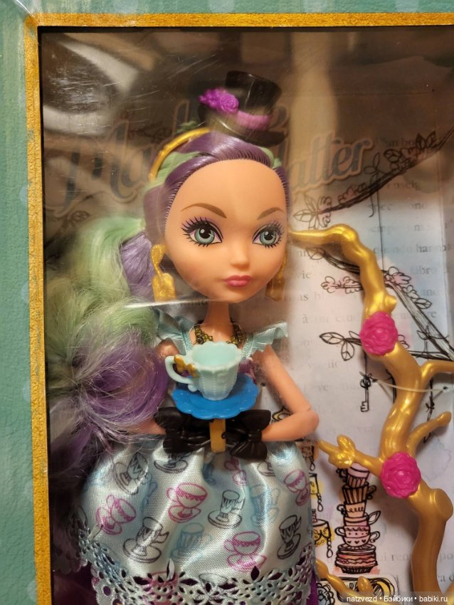 Набор с куклой Ever After High Medeline Hatter и мебелью "Hat-tastic party" (фото 3)