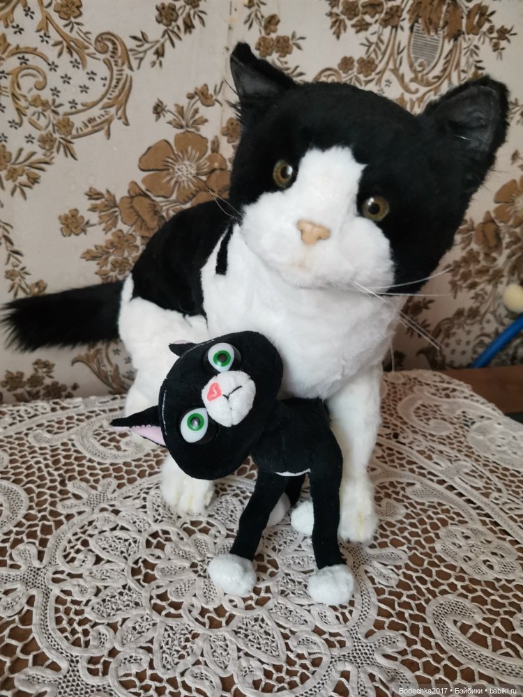 Котик Hansa с мультяшным другом