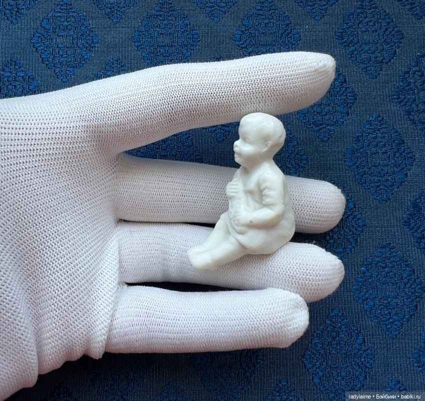 Антикварная фигурка - мальчик с арбузом (1) - 4 см (фото 2)