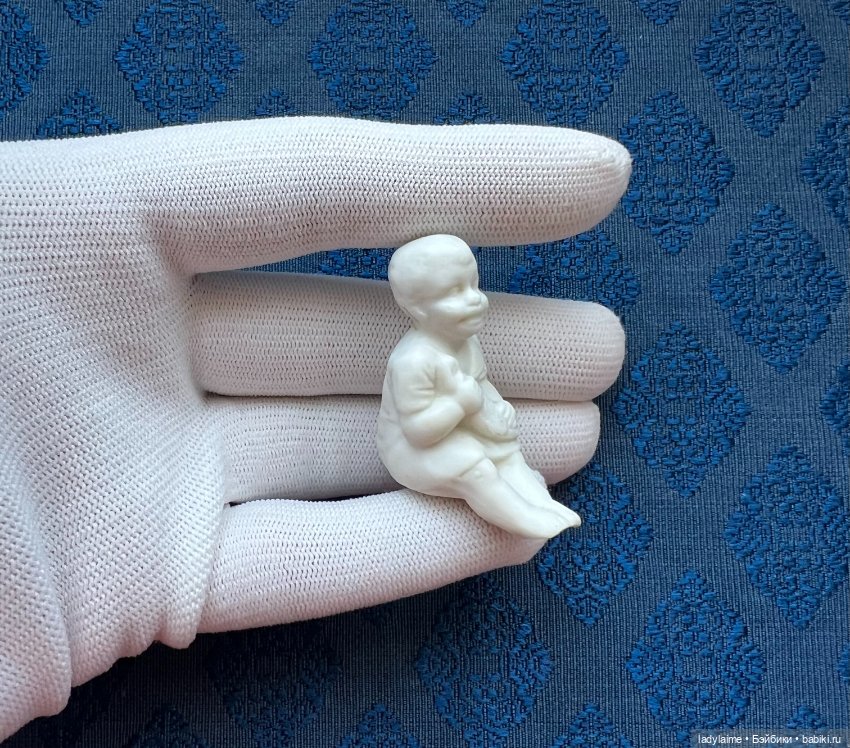 Антикварная фигурка - мальчик с арбузом (1) - 4 см (фото 3)