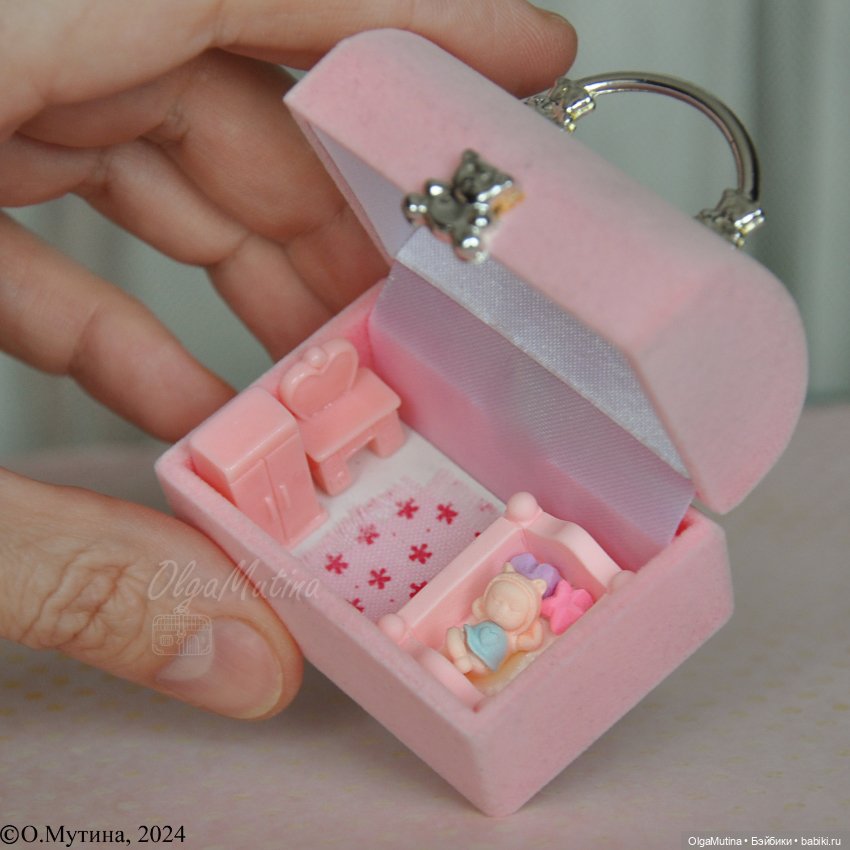 Домик-саквояж с малышкой — Домики для кукол (фото 6)