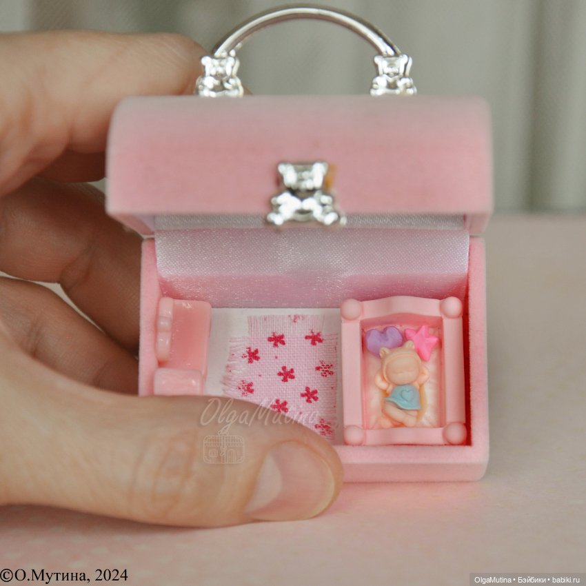 Домик-саквояж с малышкой — Домики для кукол (фото 5)