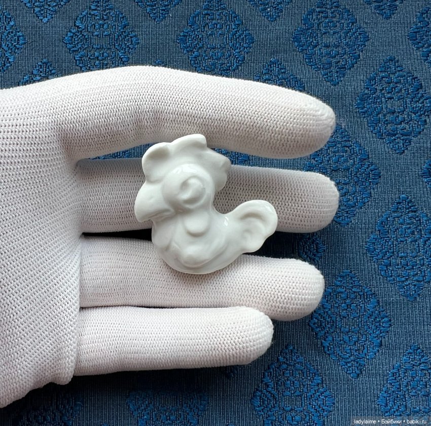 Антикварная фигурка - 3,9 см х 3,5 см