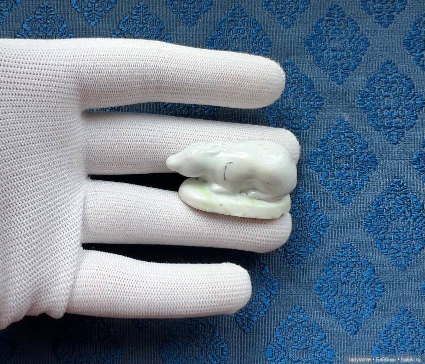 Антикварная фигурка Кролик - 4,2 см х 4,4 см