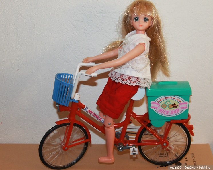 Редкая винтажная велосипедистка от Тому