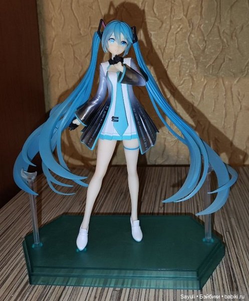 Продам фигурку Hatsune Miku