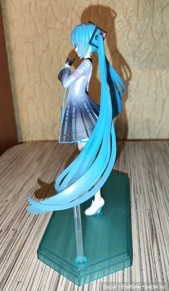 Продам фигурку Hatsune Miku (фото 2)