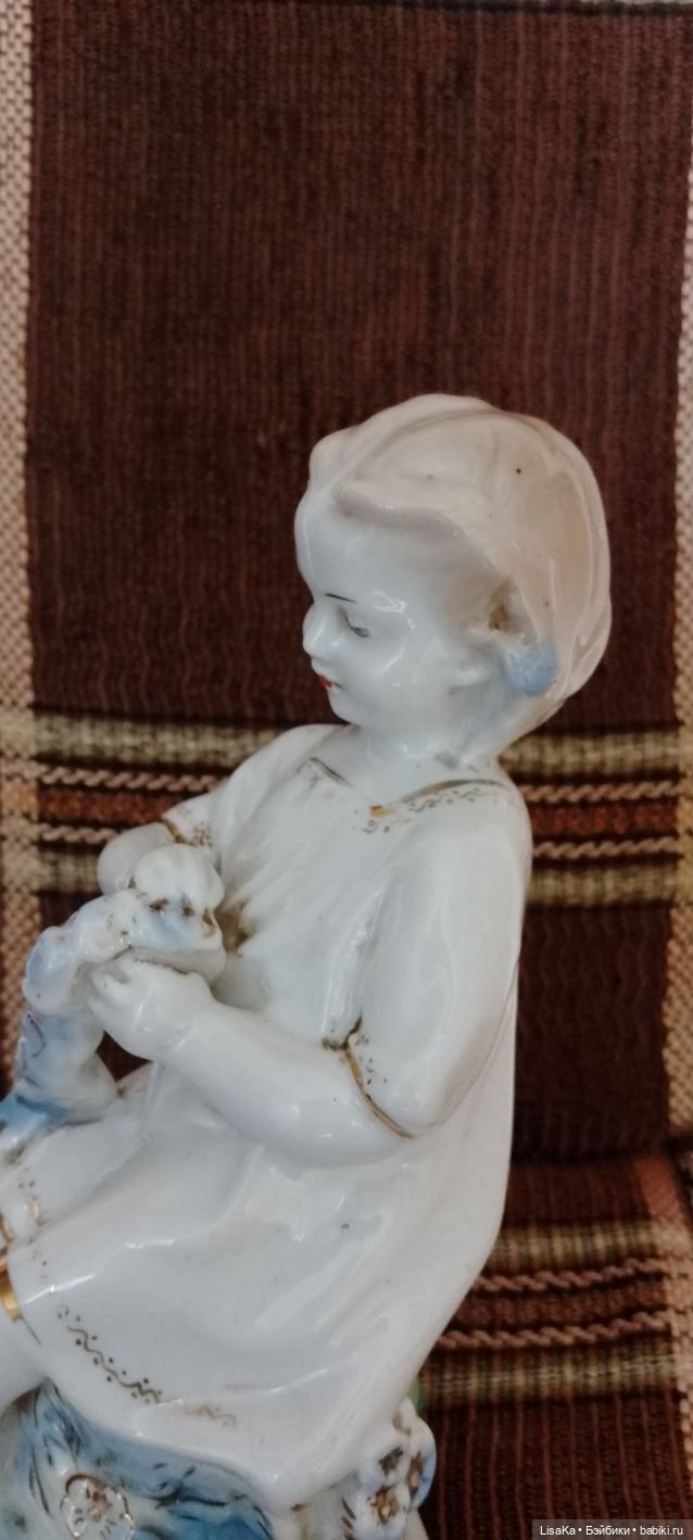 Статуэтка из фарфора "Девочка с венком". СССР (фото 3)
