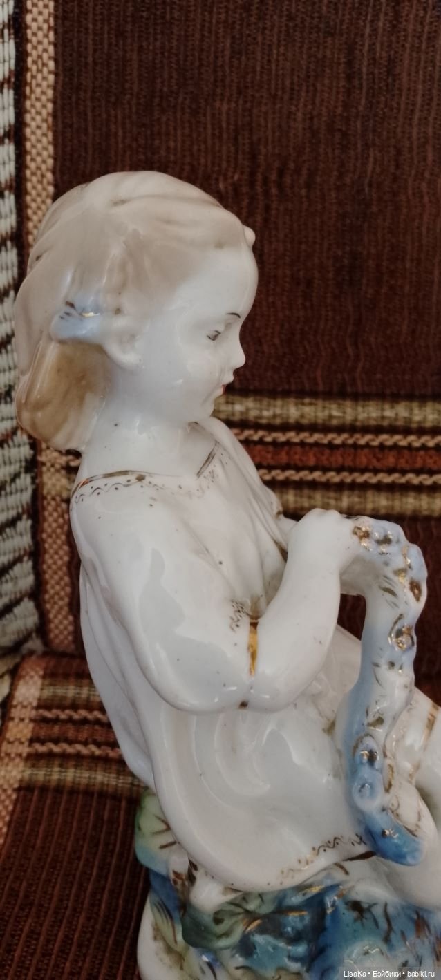 Статуэтка из фарфора "Девочка с венком". СССР (фото 5)