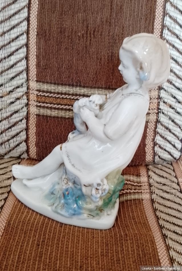 Статуэтка из фарфора "Девочка с венком". СССР (фото 4)