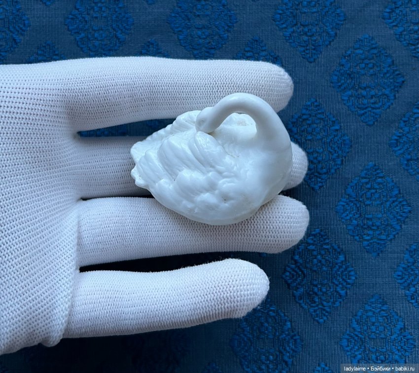 Антикварная фигурка Лебедь - 3,6 см х 5 см