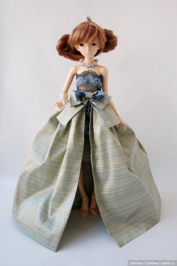 Платье со шлейфом — Одежда для кукол