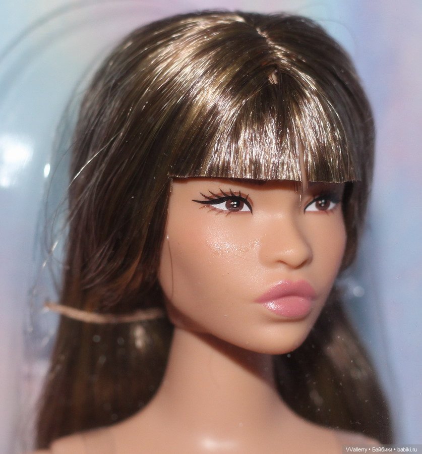 Barbie Looks Doll #24 (Curvy, Long Brown Hair) (фото 5)