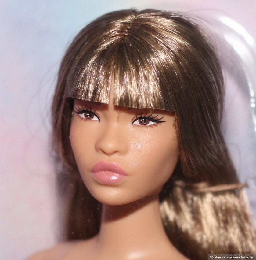 Barbie Looks Doll #24 (Curvy, Long Brown Hair) (фото 4)