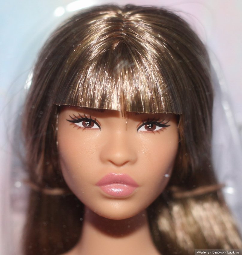 Barbie Looks Doll #24 (Curvy, Long Brown Hair) (фото 3)